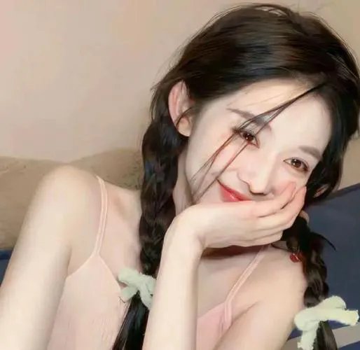 绿茵春色